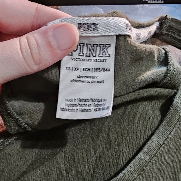 VS PINK tank tops - Picture 8 of 9